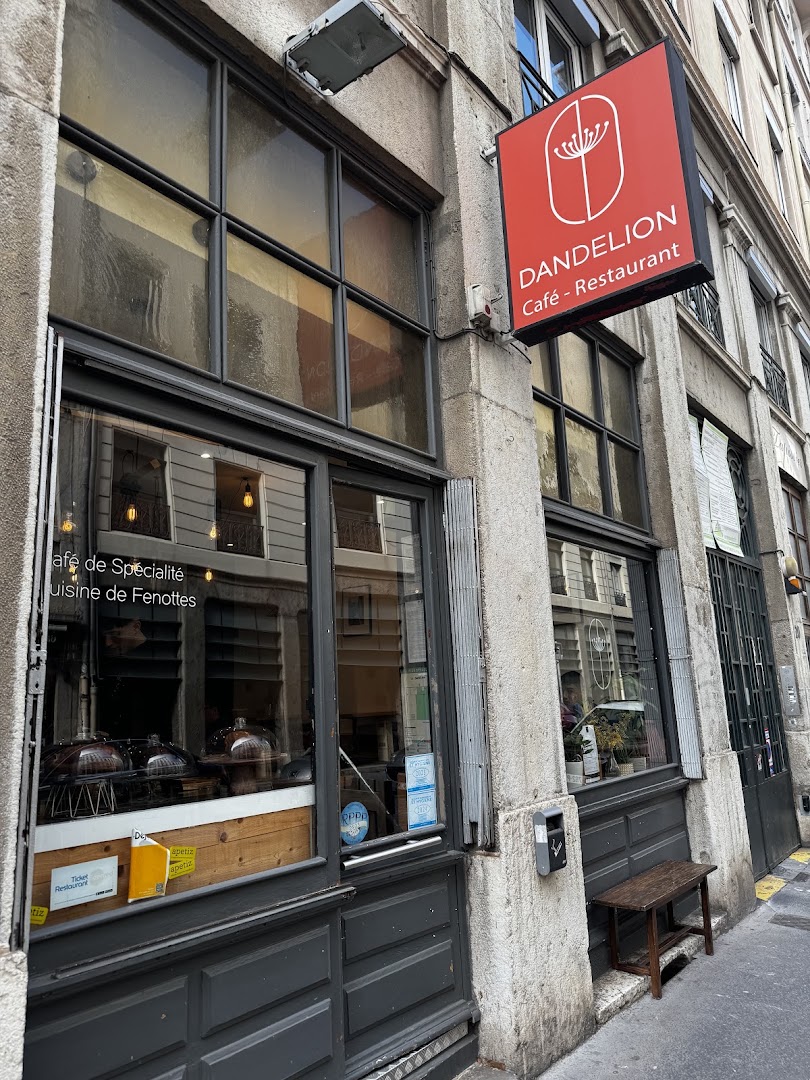 La devanture du Dandelion Café rue de Condé à Lyon